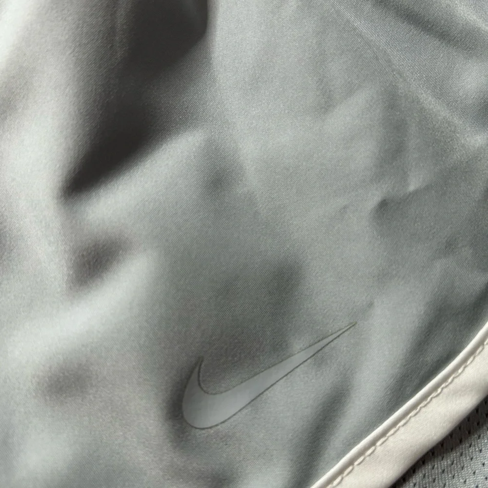 Nike women’s‎ size small tempo running shorts dry fit